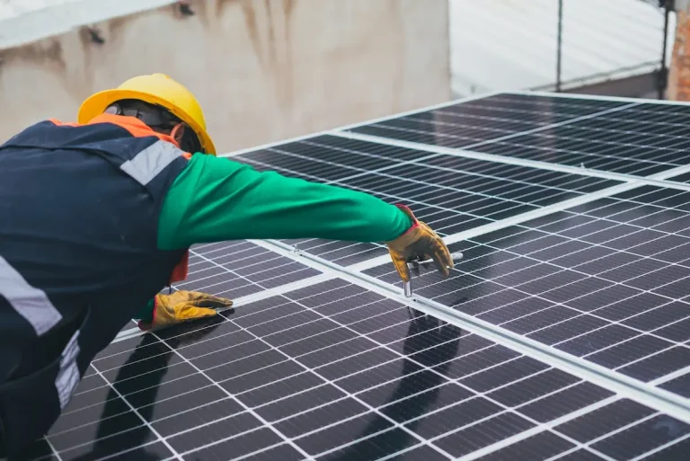 Why Professional Solar Panel Maintenance is Key to Maximizing Efficiency and Savings