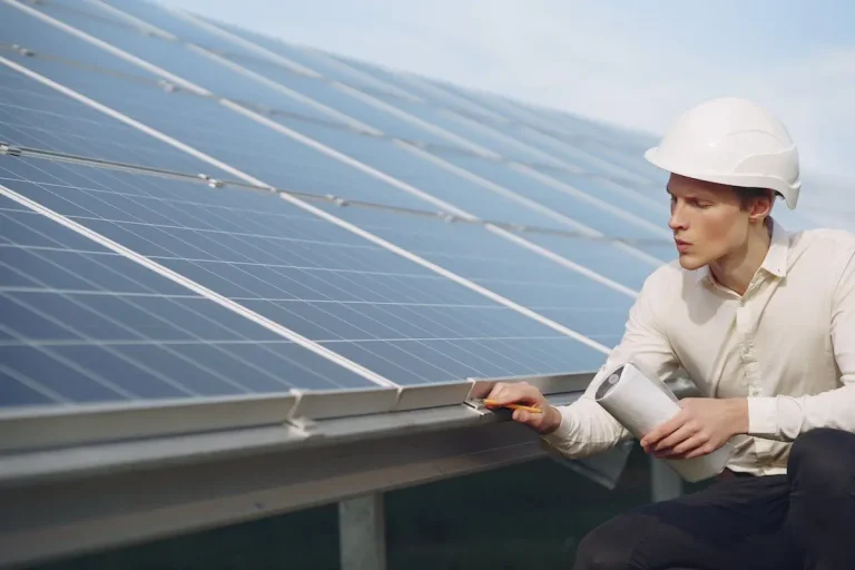 Top 5 Signs Your Solar Panels Need Professional Maintenance